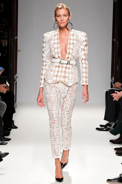 Look 13